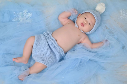 泽州宝宝吐奶黄色